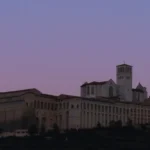 Luna su Assisi